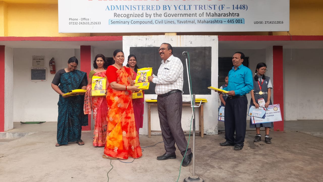 A placeholder image of 600x400 pixels with a gray background and centered text