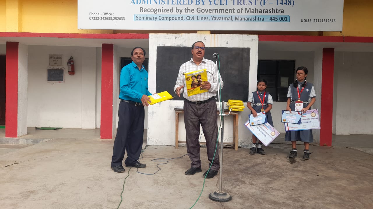 A placeholder image of 600x400 pixels with a gray background and centered text