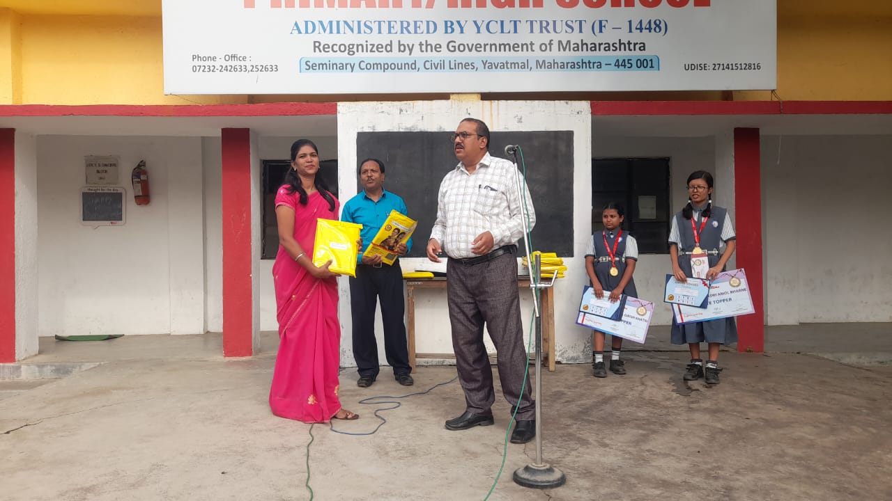 A placeholder image of 600x400 pixels with a gray background and centered text