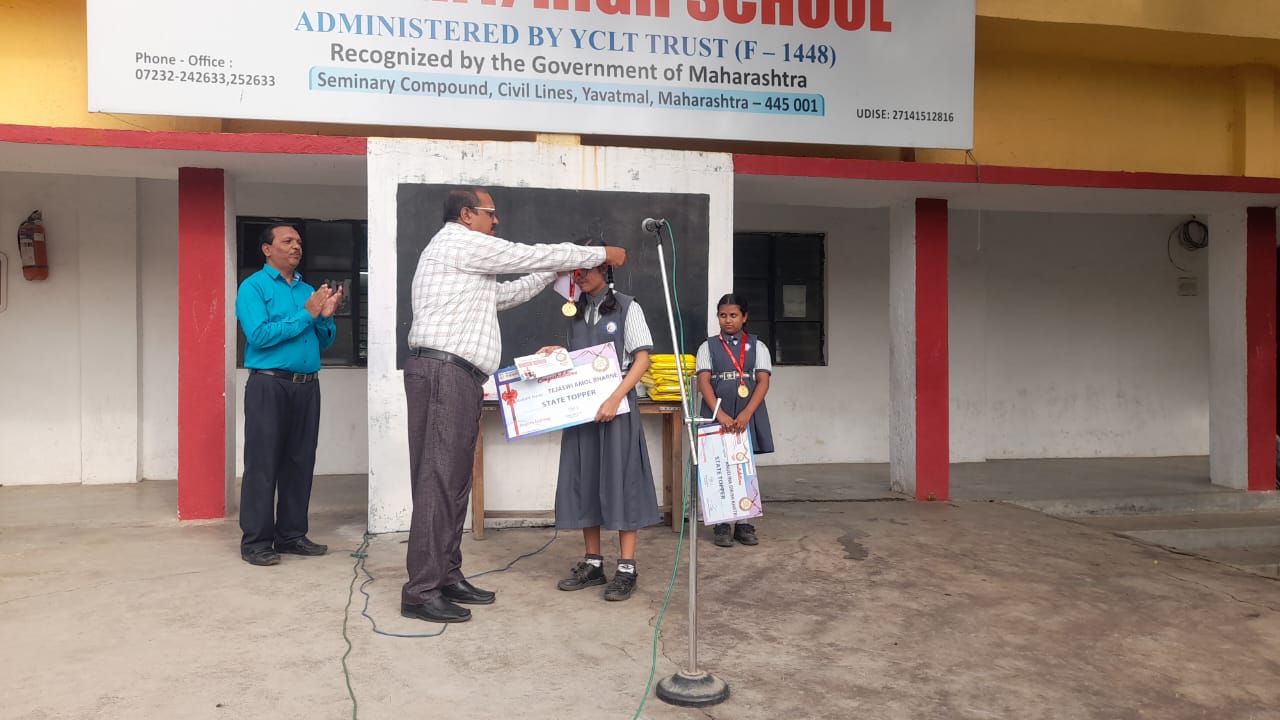 A placeholder image of 600x400 pixels with a gray background and centered text