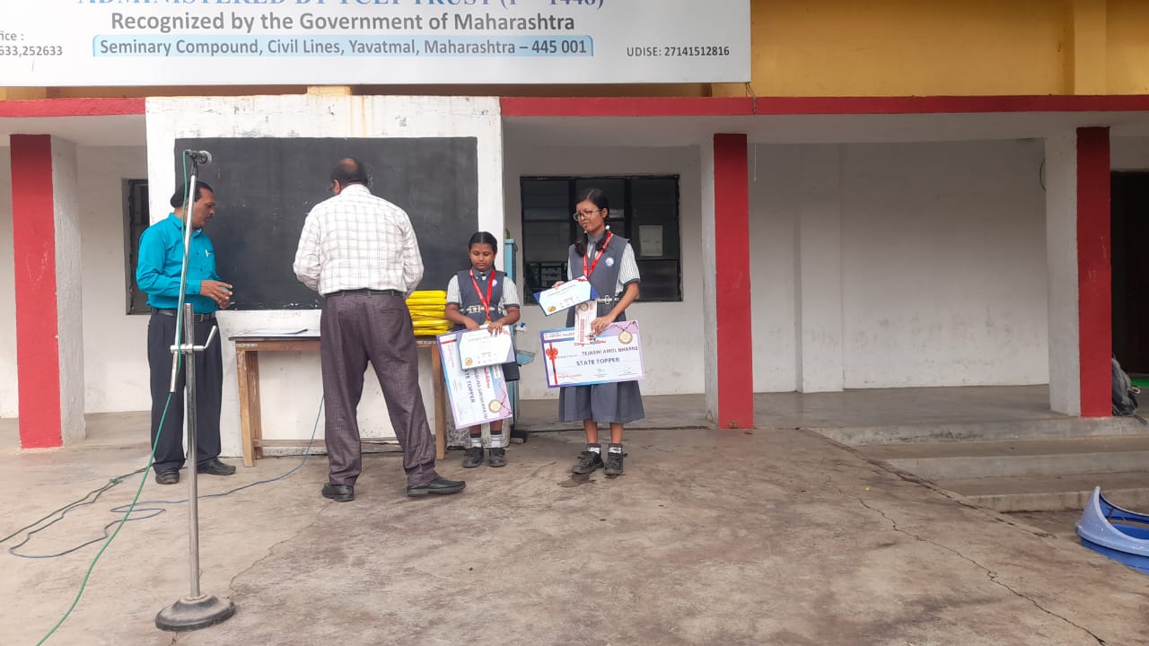 A placeholder image of 600x400 pixels with a gray background and centered text