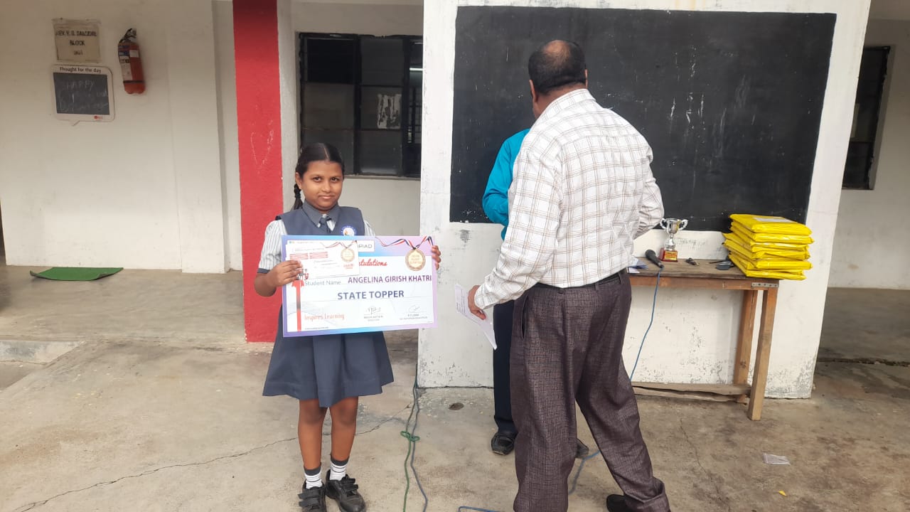 A placeholder image of 600x400 pixels with a gray background and centered text