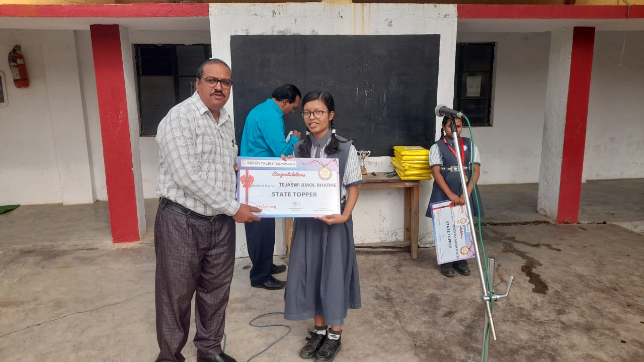 A placeholder image of 600x400 pixels with a gray background and centered text