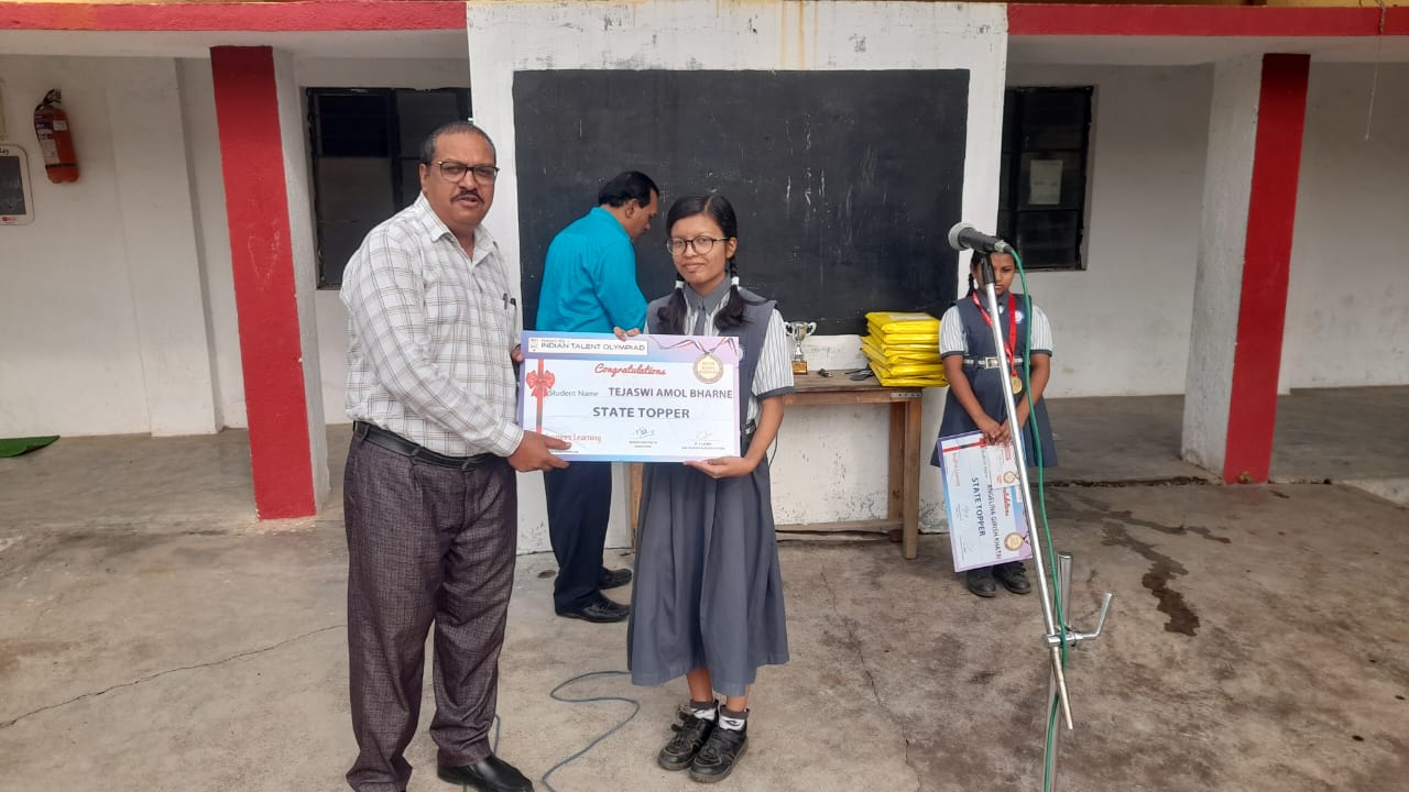 A placeholder image of 600x400 pixels with a gray background and centered text