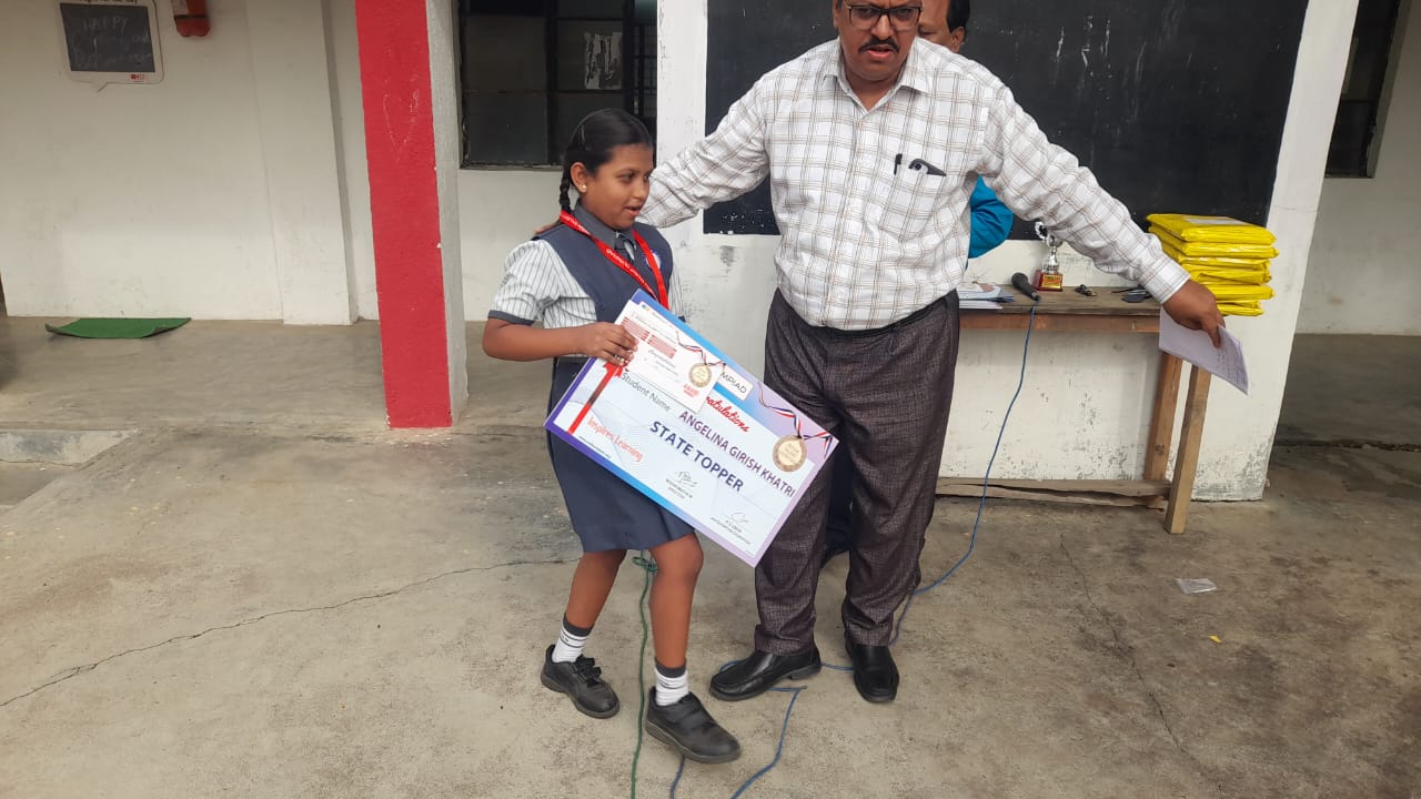 A placeholder image of 600x400 pixels with a gray background and centered text