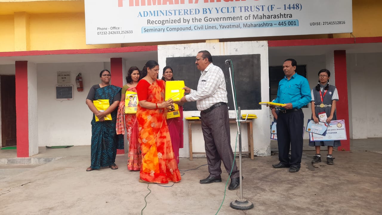 A placeholder image of 600x400 pixels with a gray background and centered text