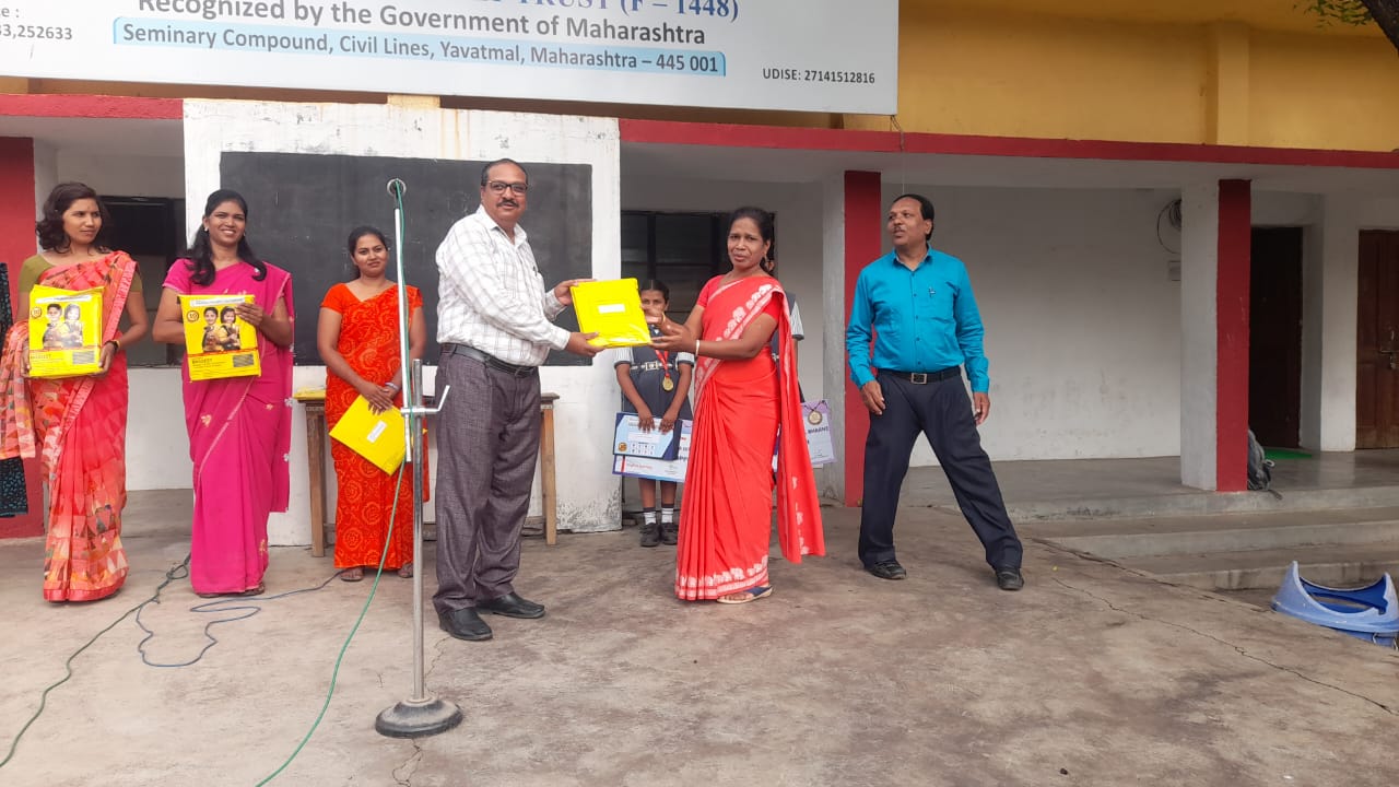 A placeholder image of 600x400 pixels with a gray background and centered text