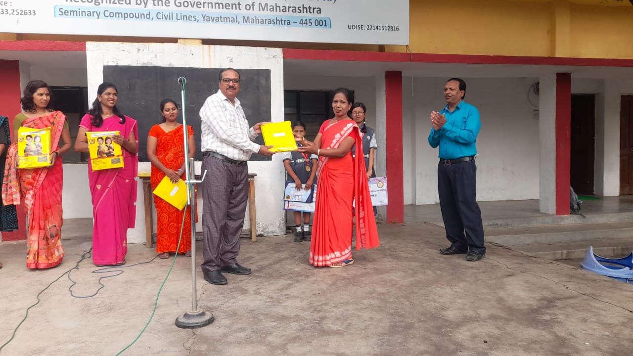 A placeholder image of 600x400 pixels with a gray background and centered text