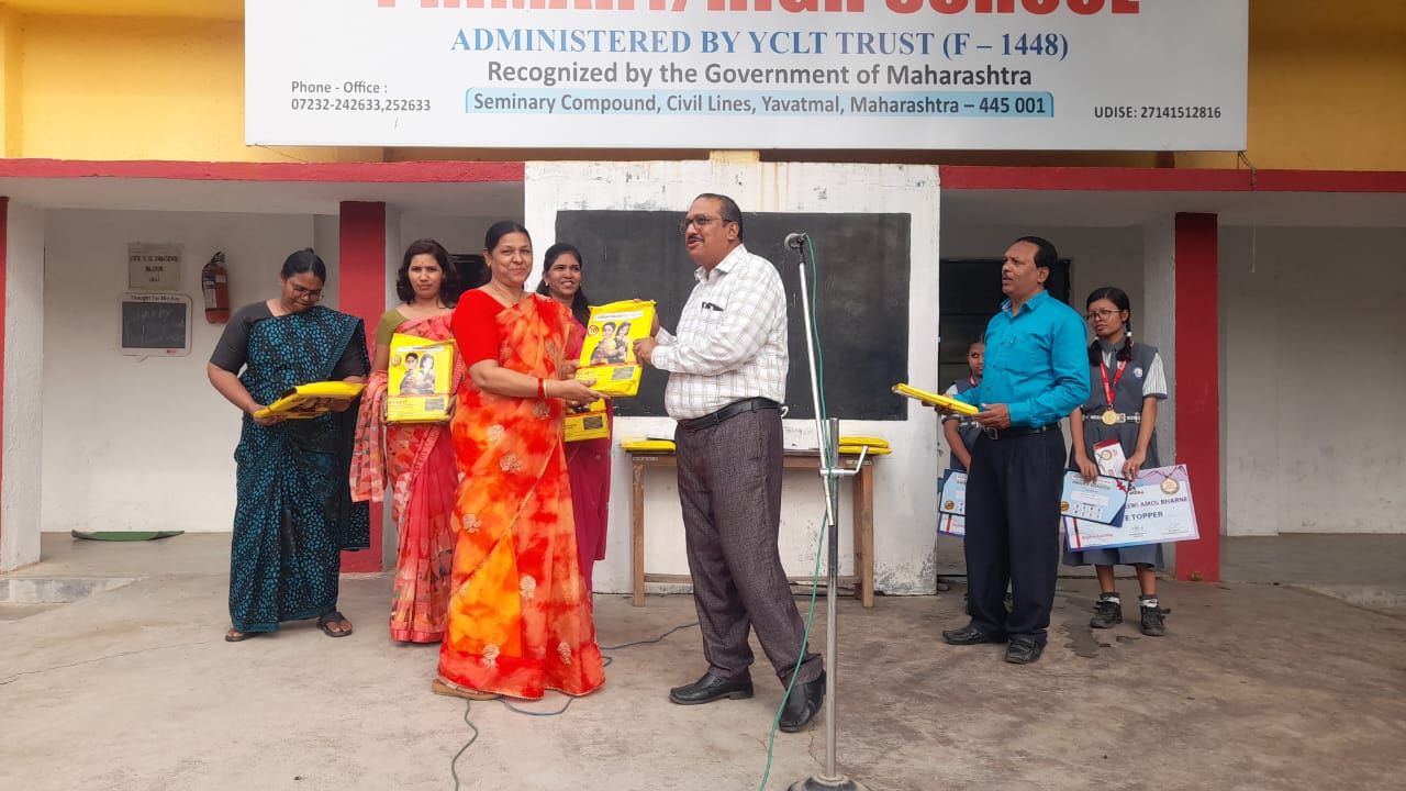 A placeholder image of 600x400 pixels with a gray background and centered text